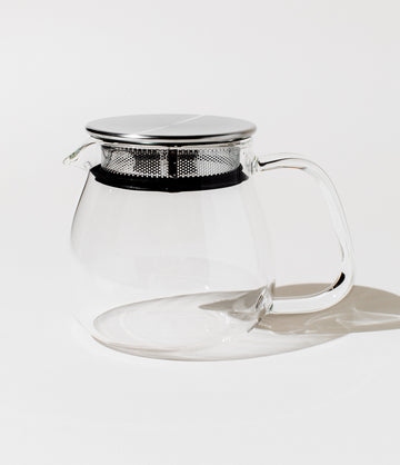 Kinto glass teapot with brewed tea – Art of Tea