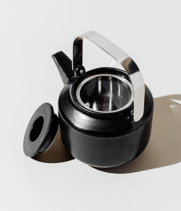 Kinto porcelain teapot with strainer – Art of Tea