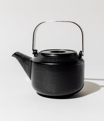 Kinto porcelain teapot detail – Art of Tea
