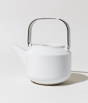 Kinto porcelain teapot with tea – Art of Tea