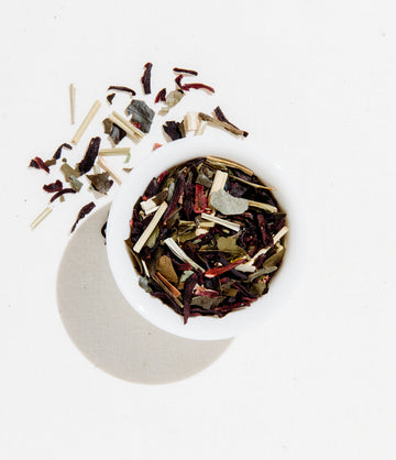 Hibiscus Cooler iced tea brewed in a glass – Art of Tea